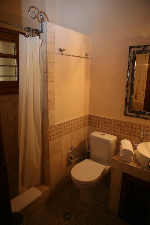 Roes Suites Káto Loutrákion Exteriör bild